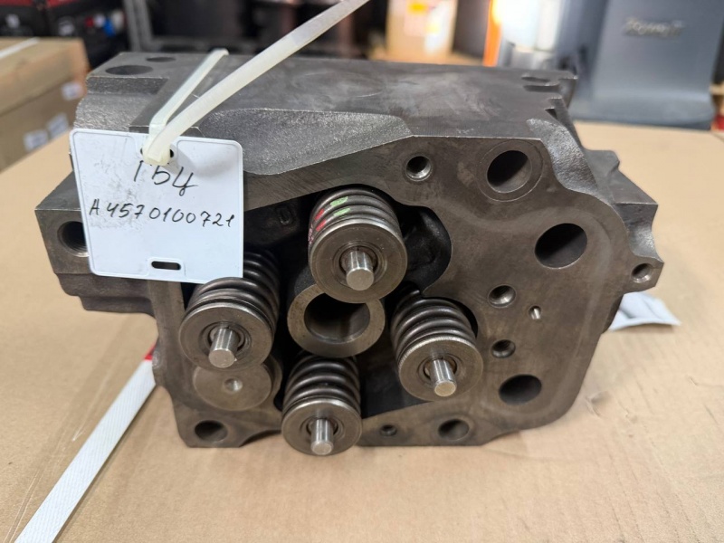 Головка блока цилиндров с клапанами (Восстановлена в заводских условиях) / Mercedes-Benz A4570100721 